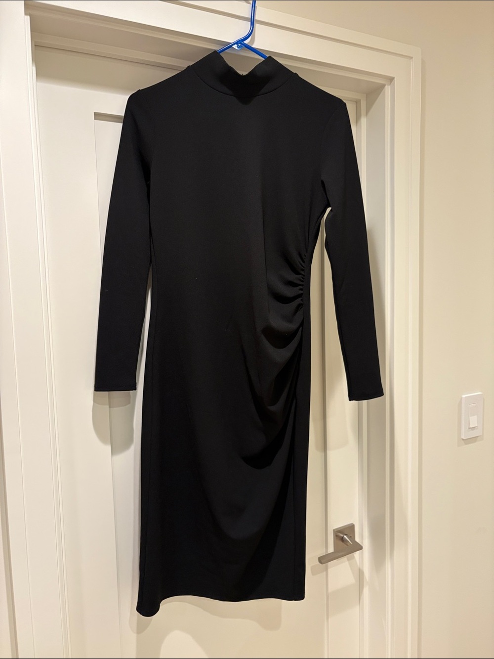 Chelsea28 Black Long-Sleeve Ruched Midi Dress